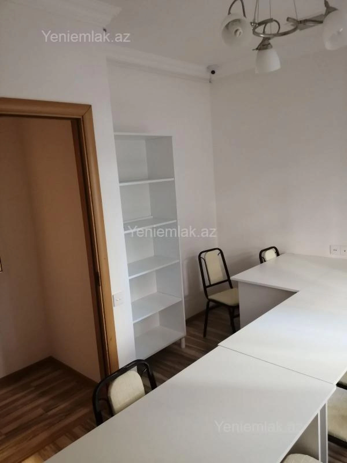 Satılır 6 otaqlı ofis 140 m²