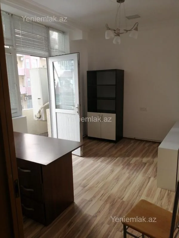 Satılır 6 otaqlı ofis 140 m²