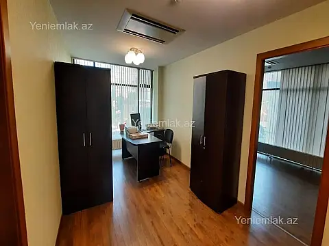 Satılır 5 otaqlı ofis 220 m²