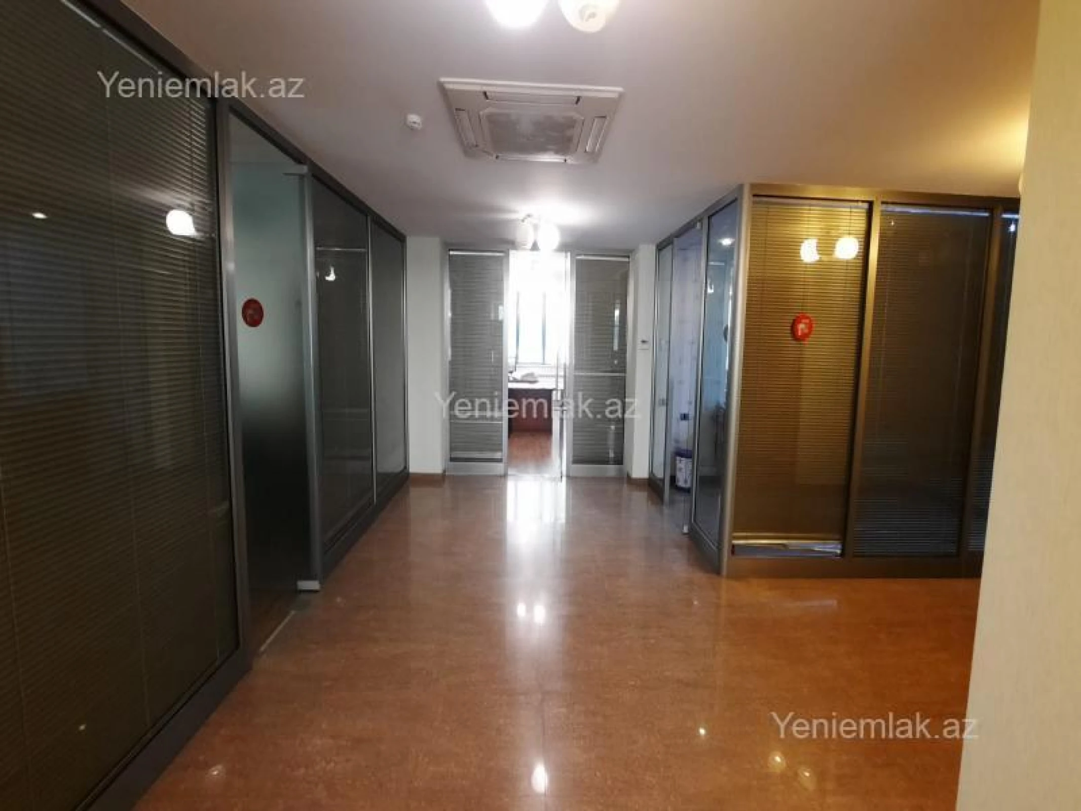 Satılır 5 otaqlı ofis 220 m²