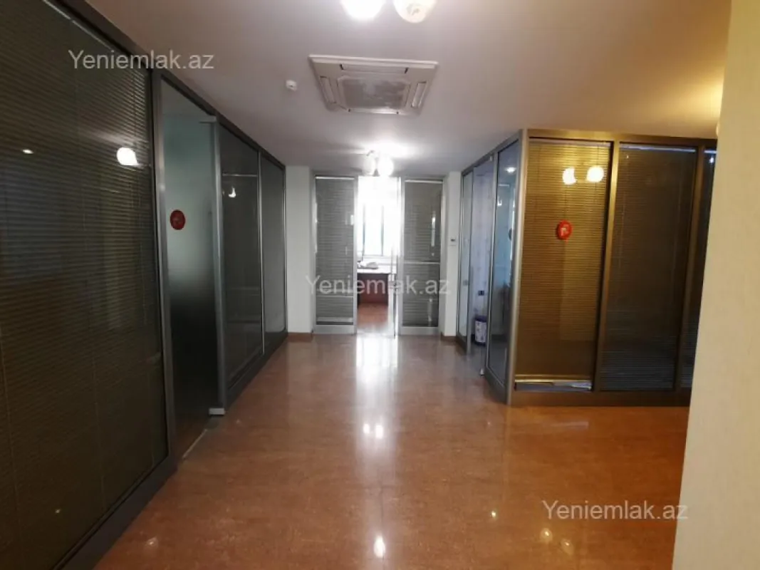 Satılır 5 otaqlı ofis 220 m²