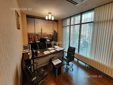 Satılır 5 otaqlı ofis 220 m²
