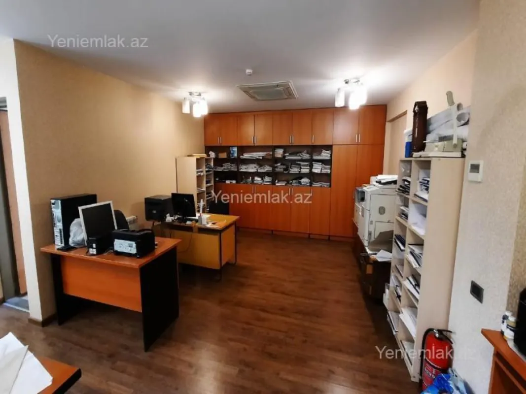 Satılır 5 otaqlı ofis 220 m²
