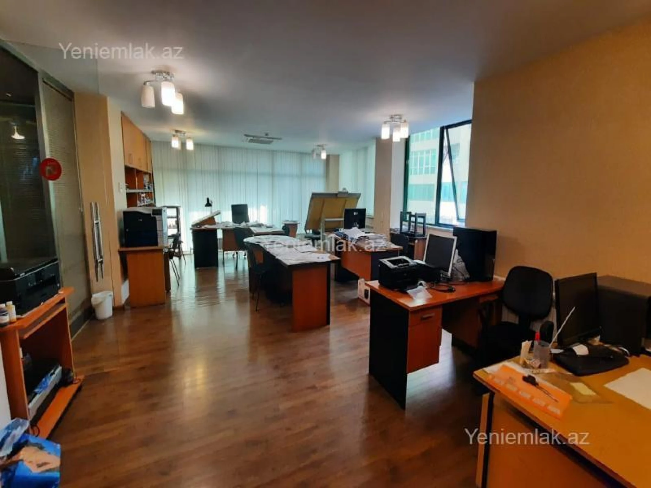 Satılır 5 otaqlı ofis 220 m²
