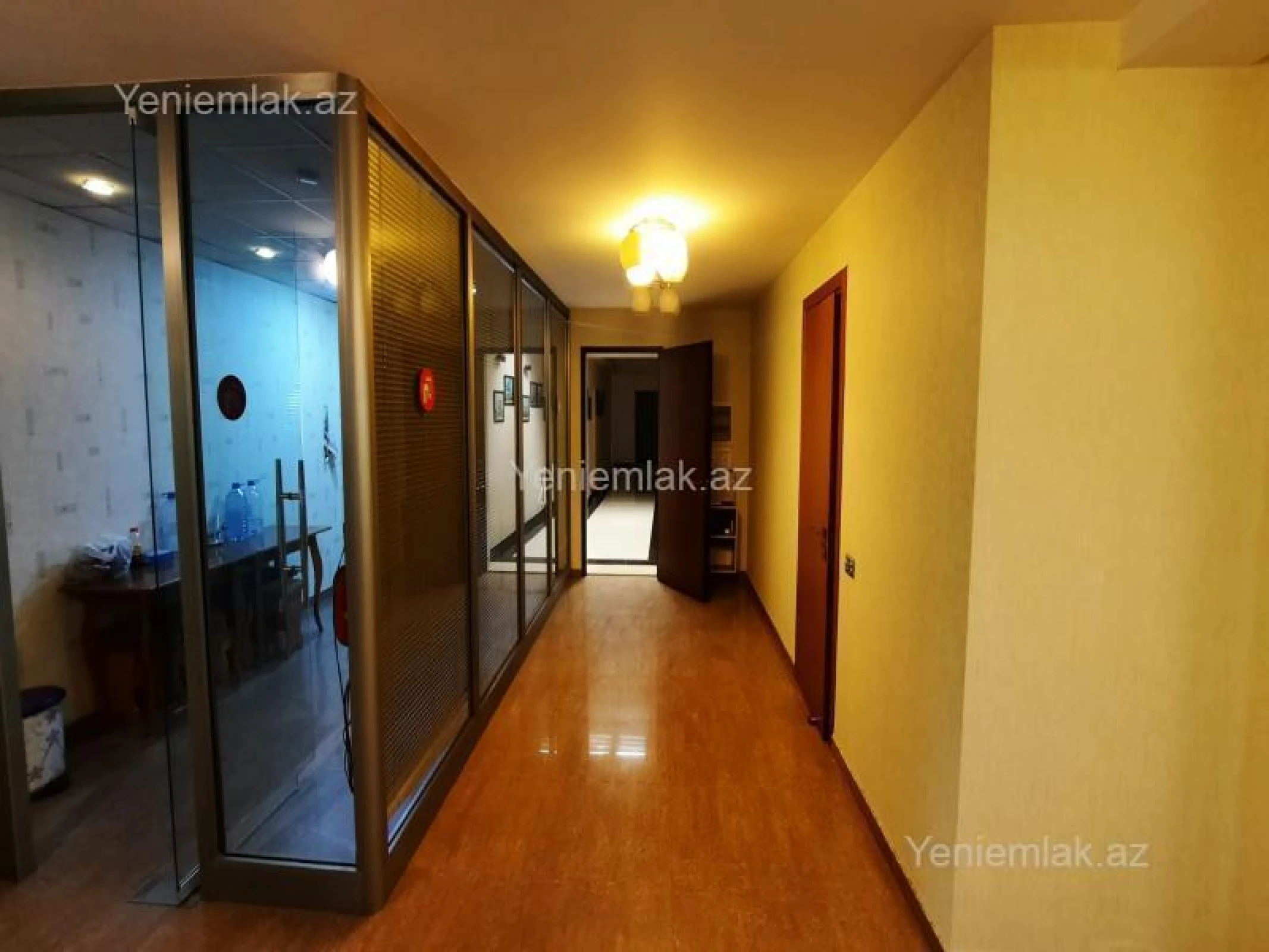 Satılır 5 otaqlı ofis 220 m²