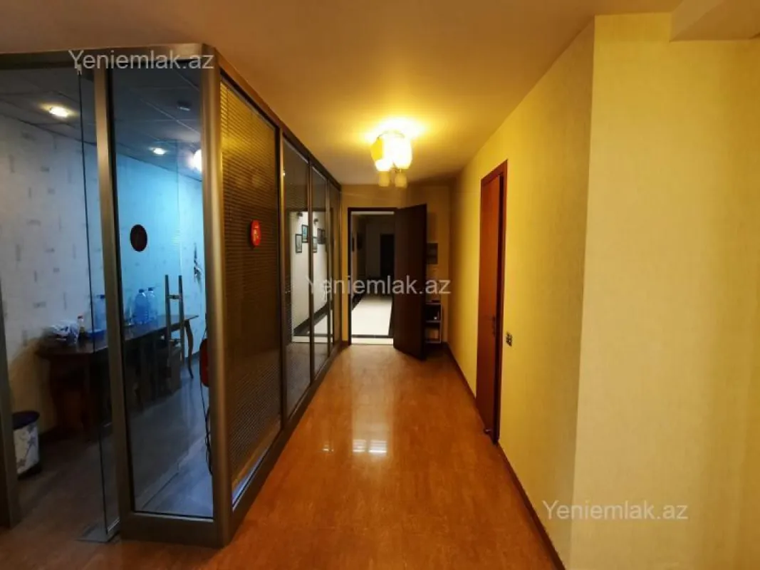 Satılır 5 otaqlı ofis 220 m²