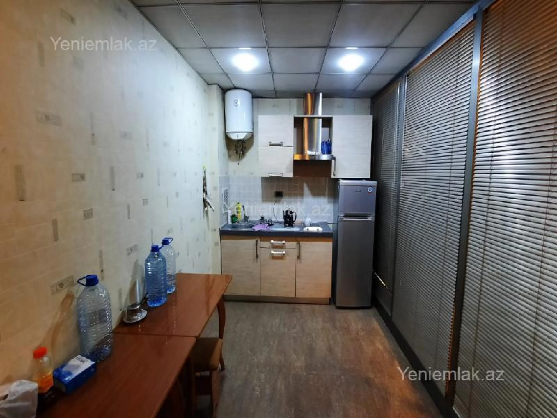 Satılır 5 otaqlı ofis 220 m²