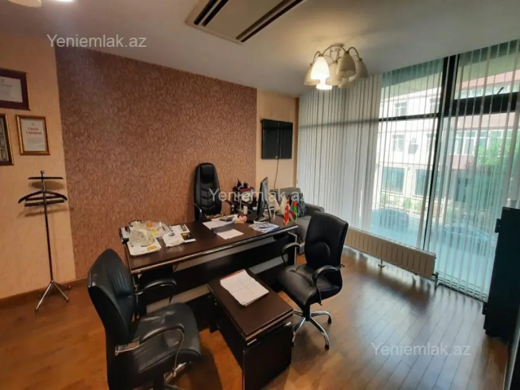 Satılır 5 otaqlı ofis 220 m²