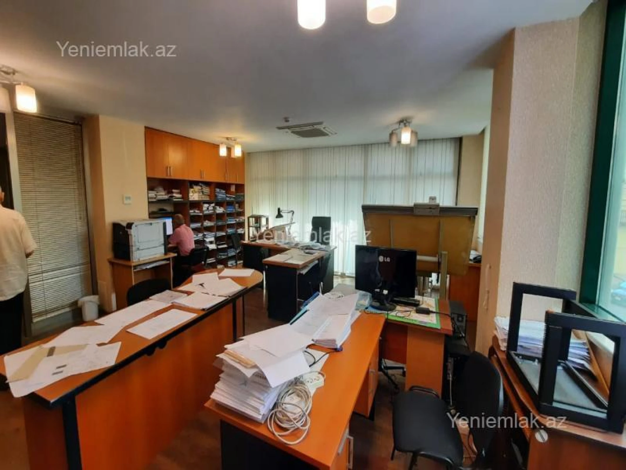 Satılır 5 otaqlı ofis 220 m²