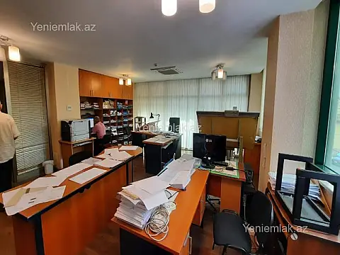 Satılır 5 otaqlı ofis 220 m²