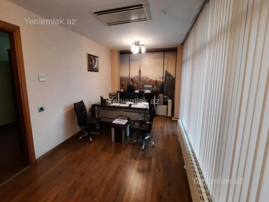 Satılır 5 otaqlı ofis 220 m²