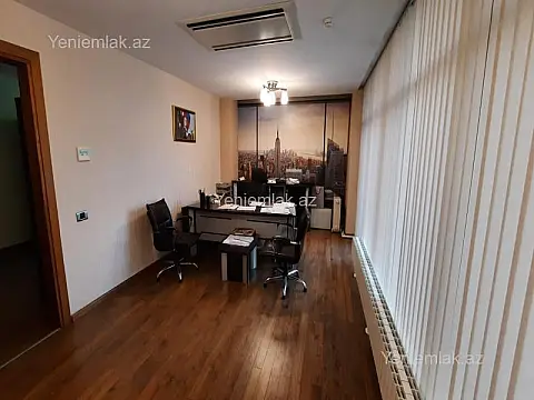 Satılır 5 otaqlı ofis 220 m²
