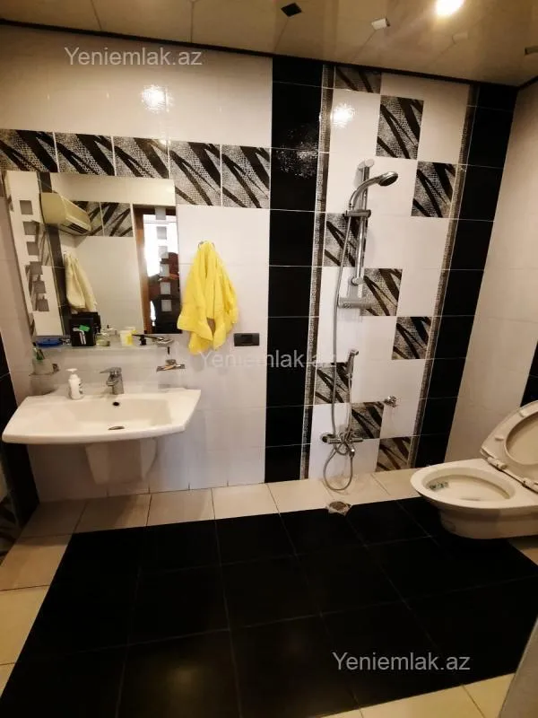 Satılır 5 otaqlı ofis 220 m²