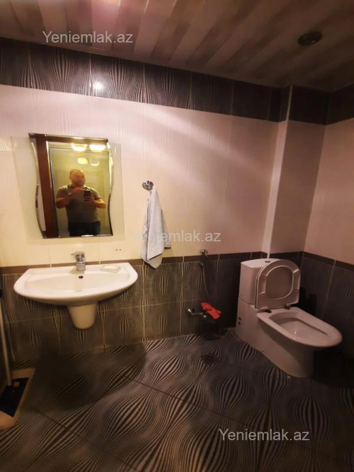 Satılır 5 otaqlı ofis 220 m²