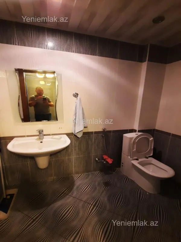 Satılır 5 otaqlı ofis 220 m²