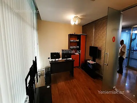 Satılır 5 otaqlı ofis 220 m²