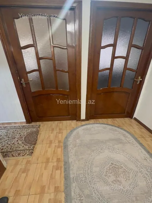 Satılır 4 otaqlı köhnə tikili 100 m²