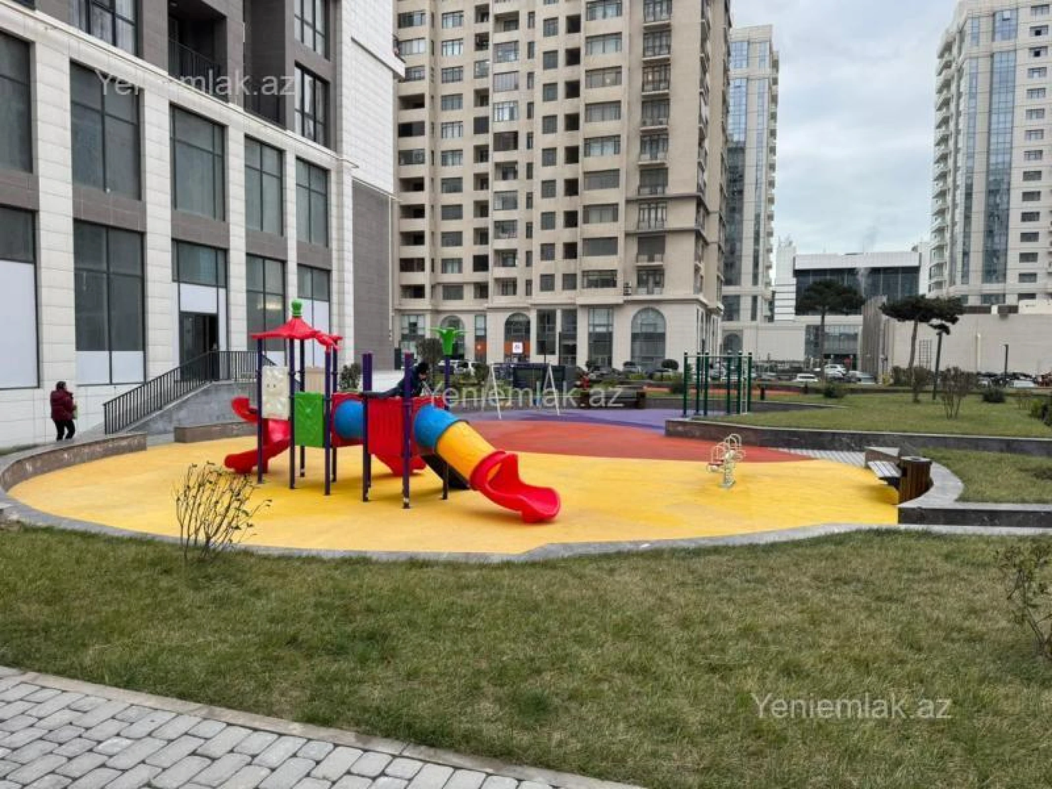 Satılır 2 otaqlı yeni tikili 72 m²