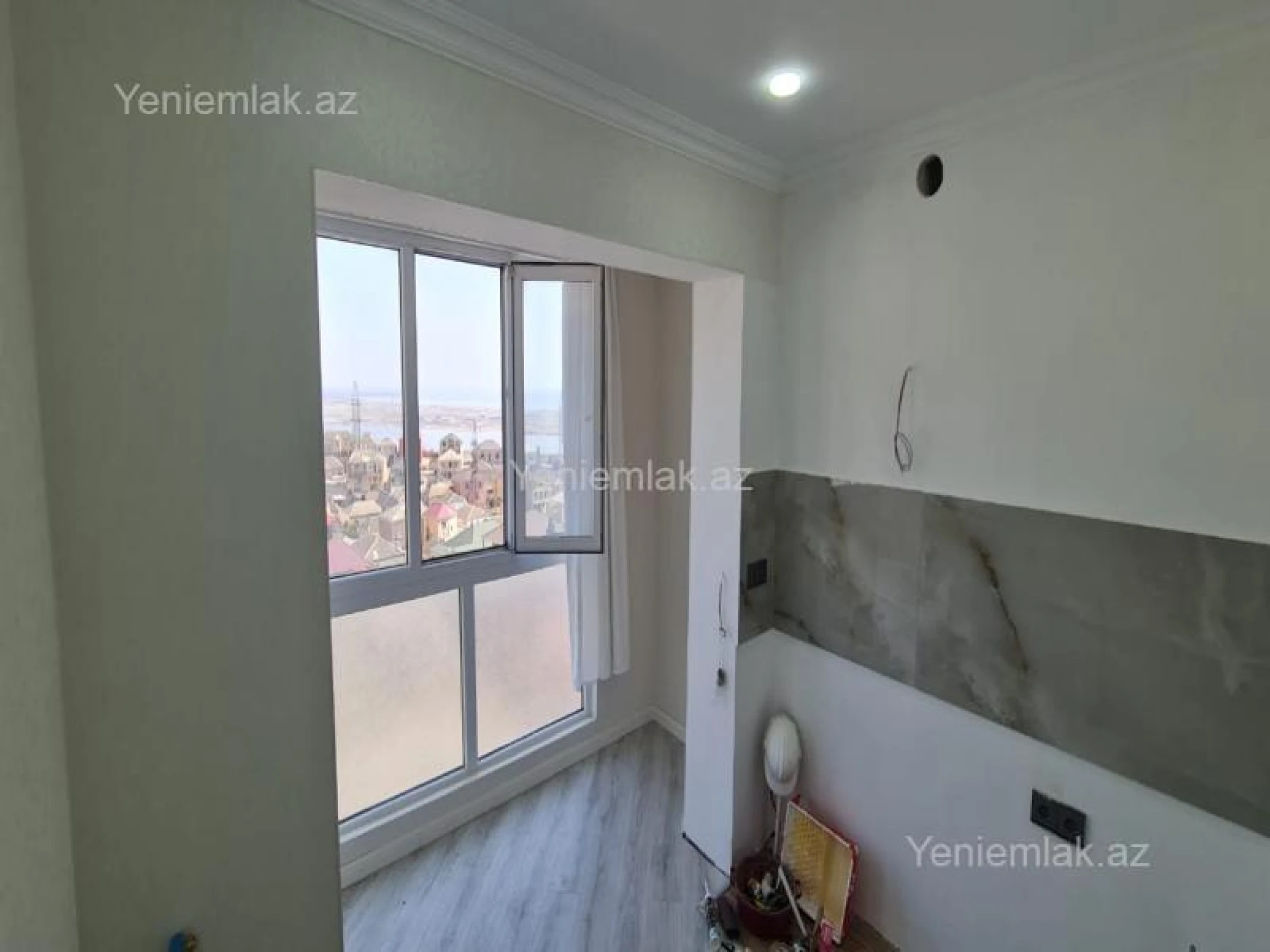 Satılır 2 otaqlı köhnə tikili 65 m²