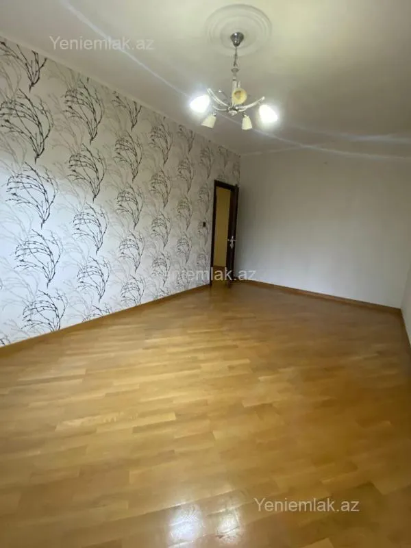 Satılır 3 otaqlı köhnə tikili 100 m²