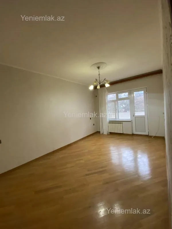 Satılır 3 otaqlı köhnə tikili 100 m²