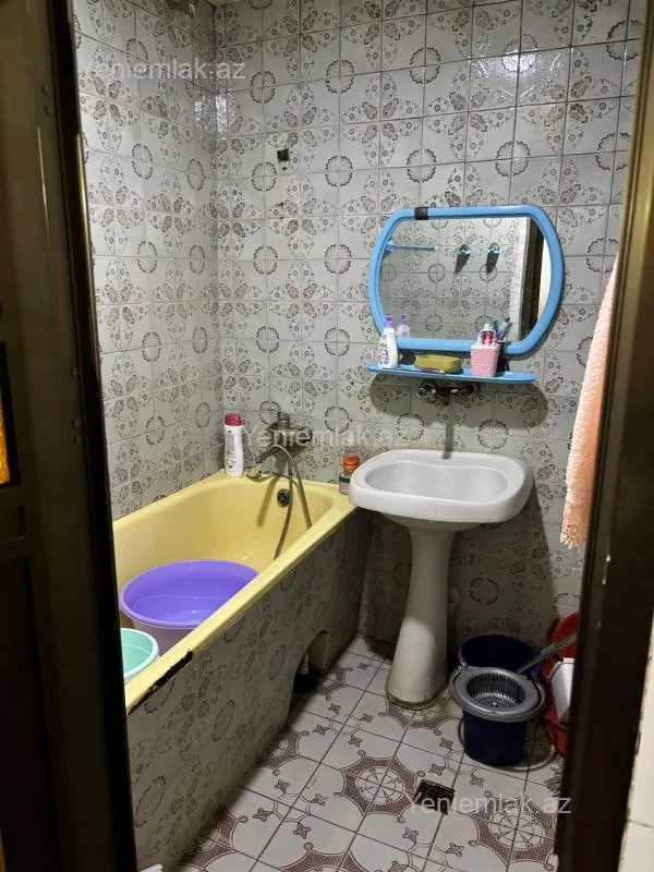 Satılır 3 otaqlı köhnə tikili 70 m²