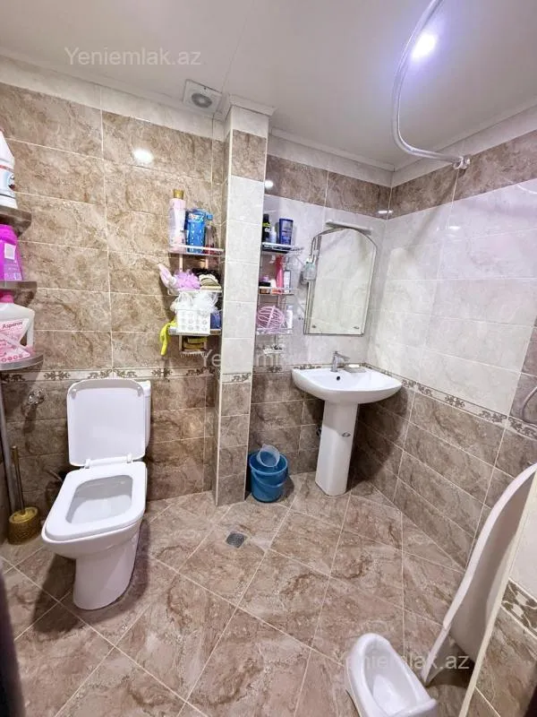 Satılır 2 otaqlı köhnə tikili 65 m²
