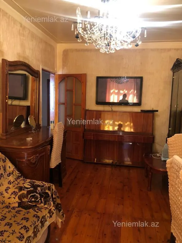 Satılır 2 otaqlı köhnə tikili 60 m²