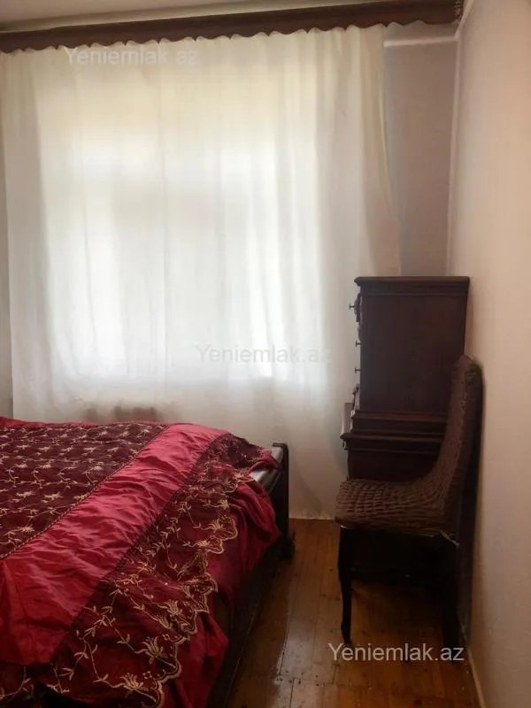 Satılır 2 otaqlı köhnə tikili 60 m²