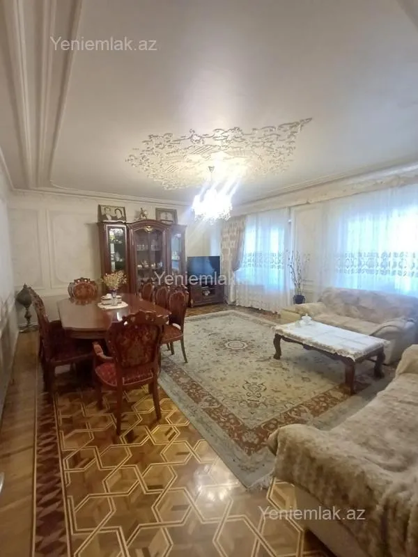 Satılır 4 otaqlı köhnə tikili 130 m²