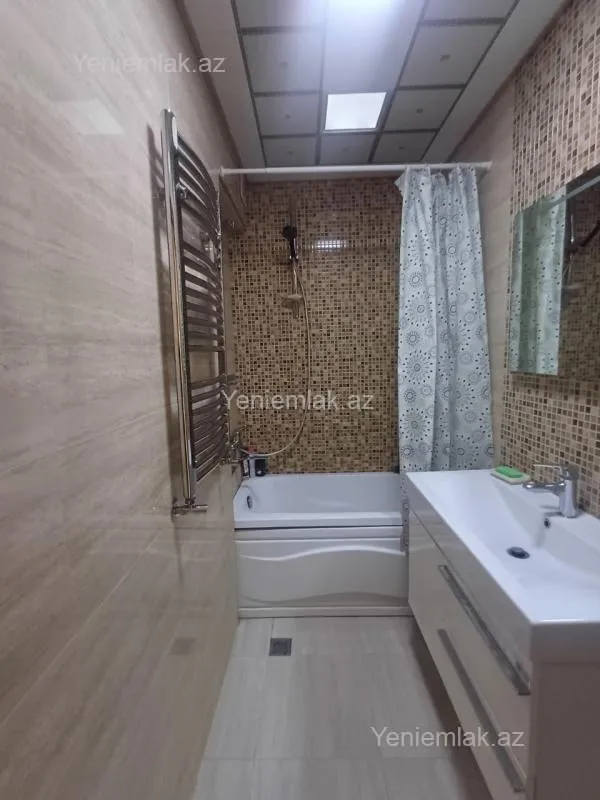 Satılır 4 otaqlı köhnə tikili 130 m²