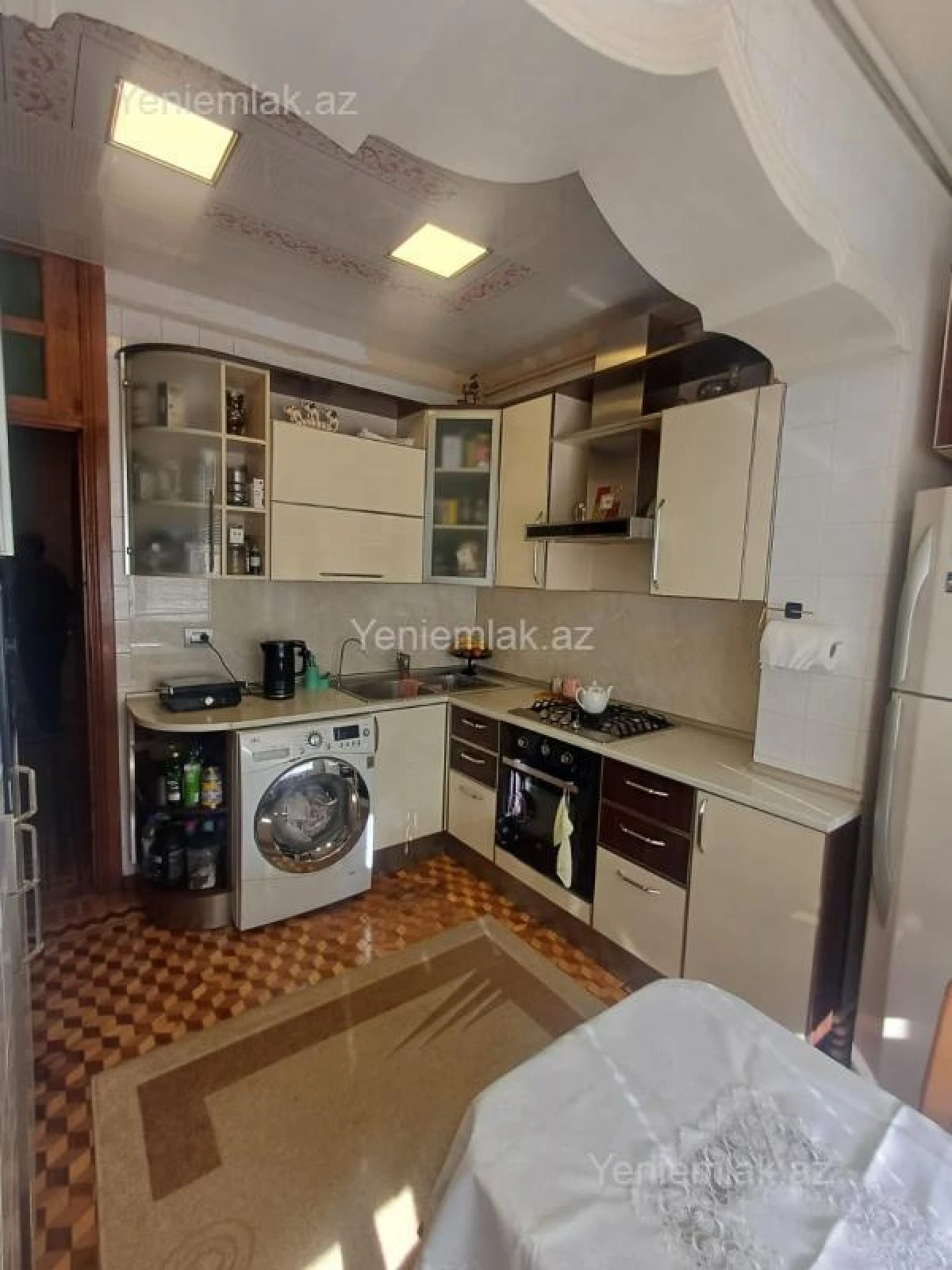 Satılır 4 otaqlı köhnə tikili 130 m²