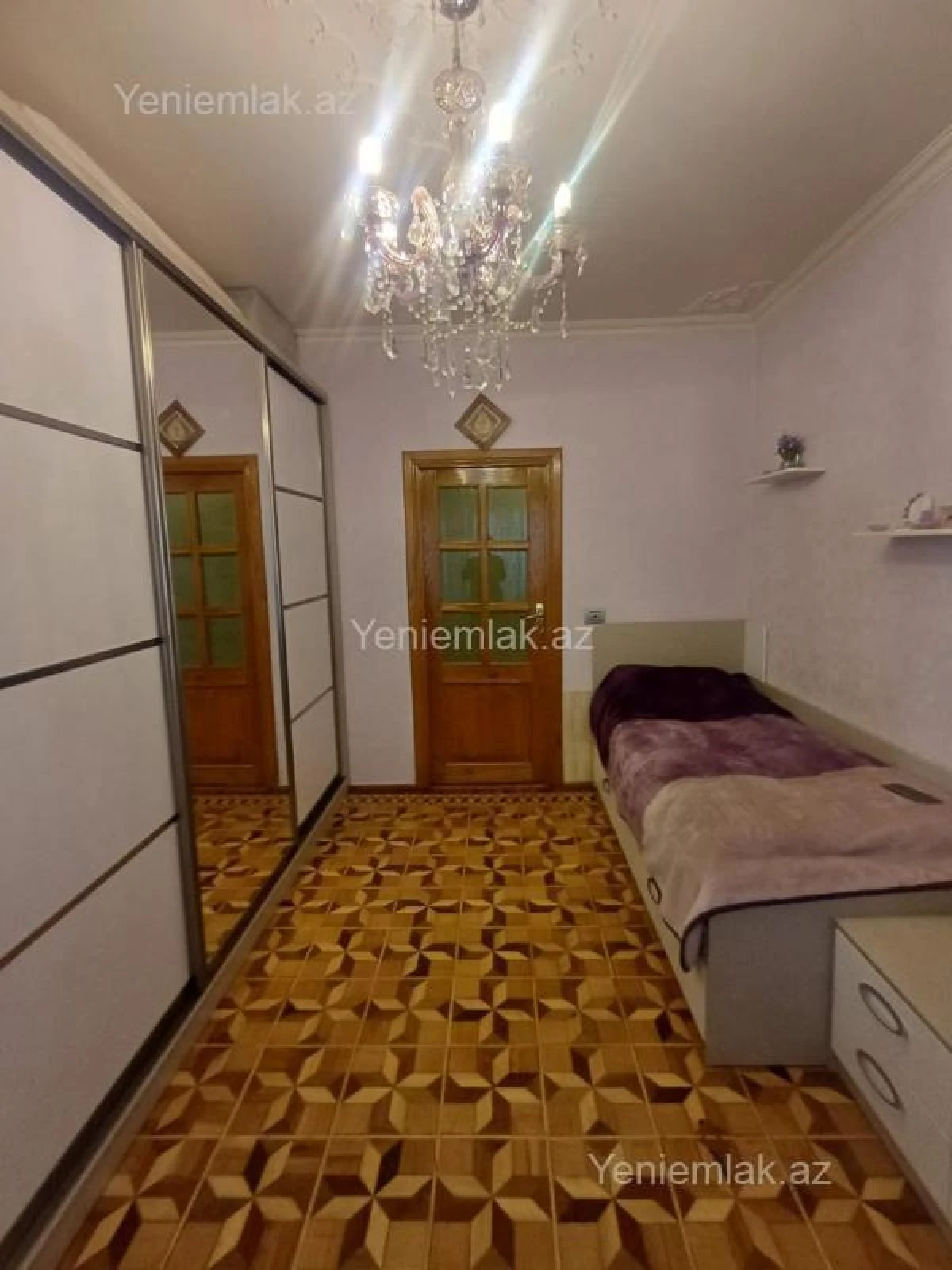 Satılır 4 otaqlı köhnə tikili 130 m²