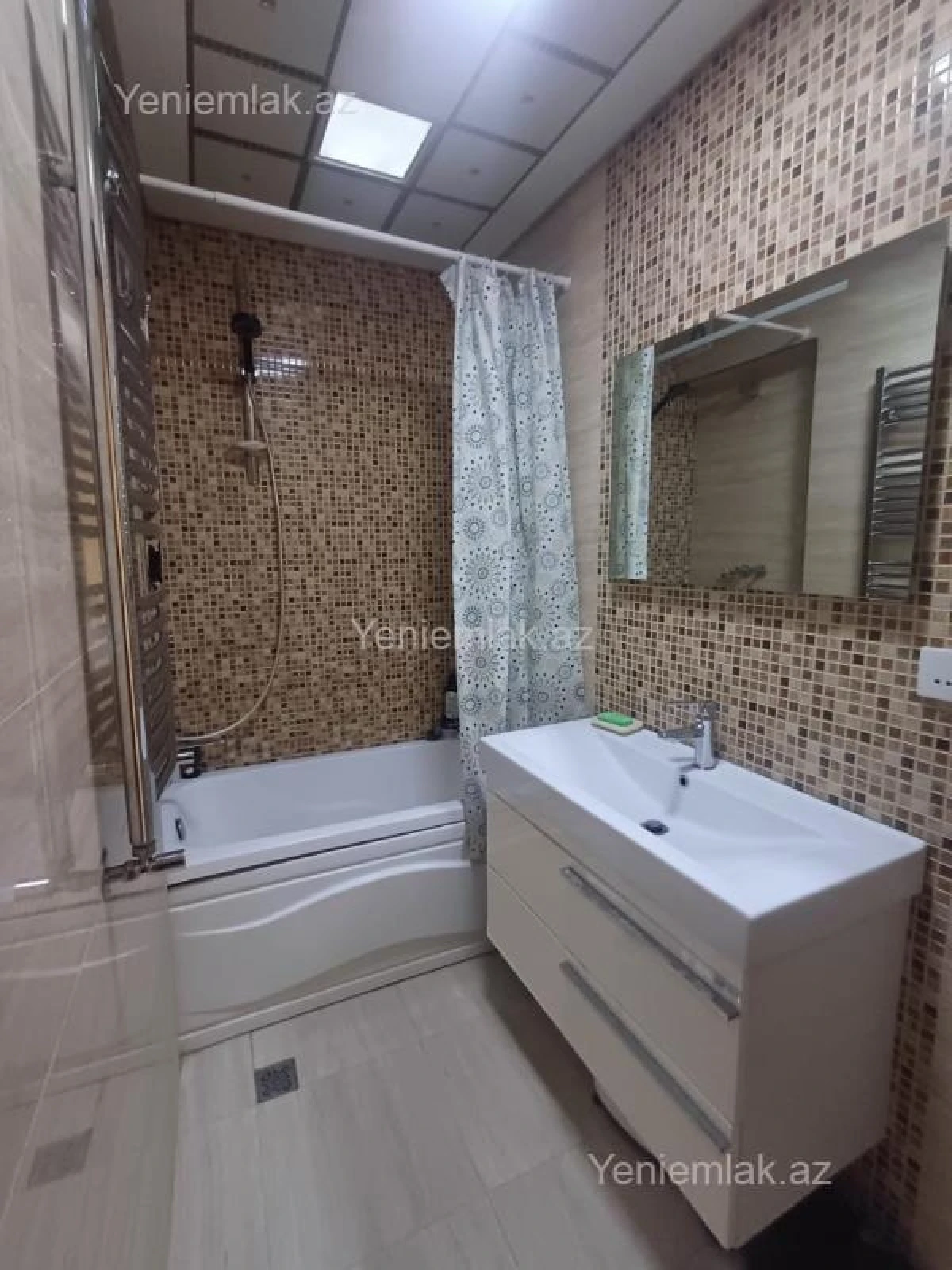 Satılır 4 otaqlı köhnə tikili 130 m²