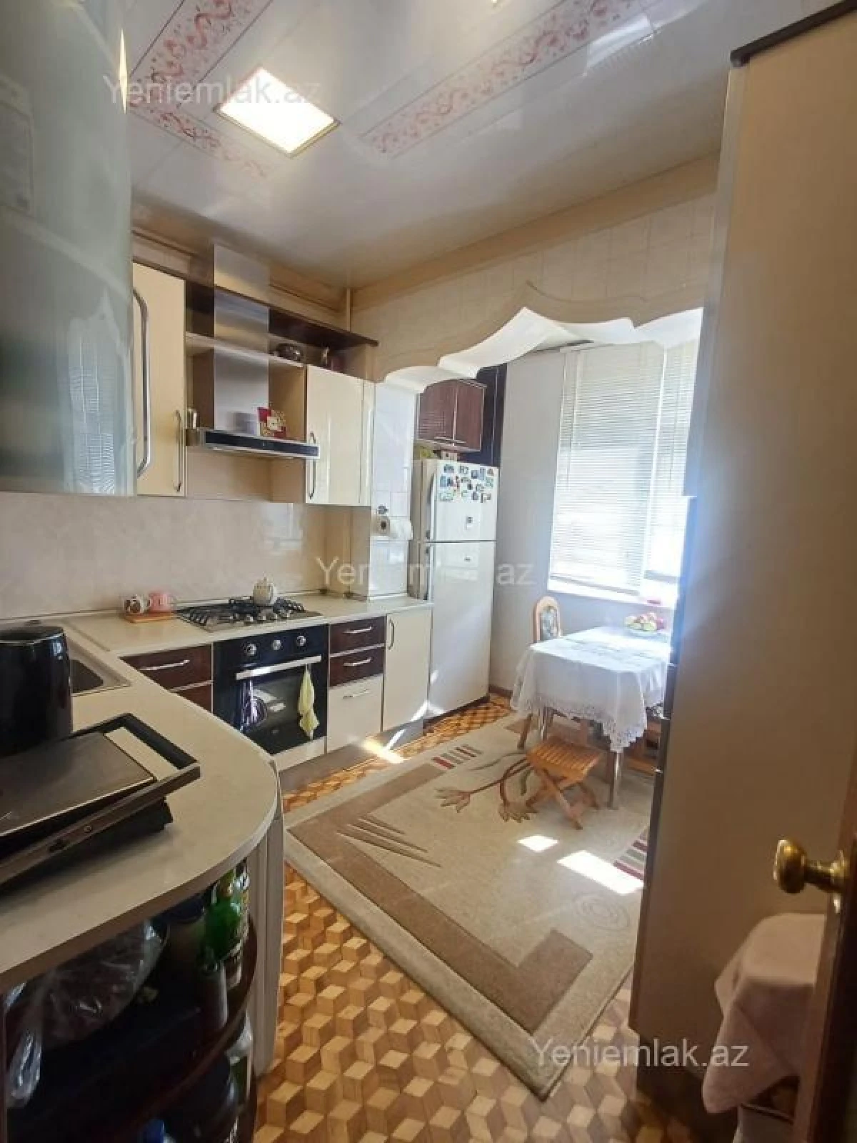 Satılır 4 otaqlı köhnə tikili 130 m²