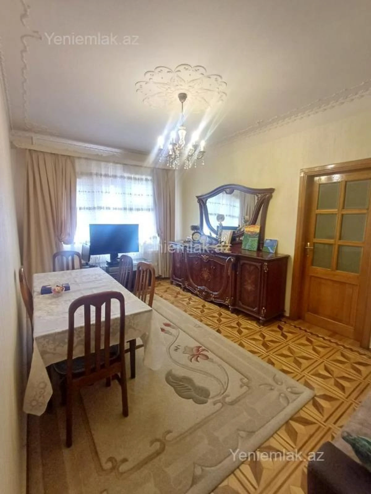 Satılır 4 otaqlı köhnə tikili 130 m²