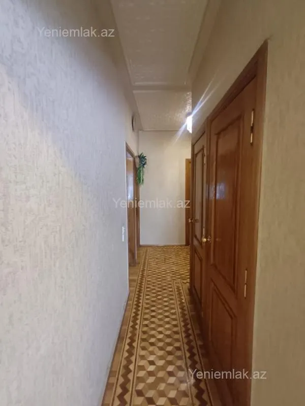 Satılır 4 otaqlı köhnə tikili 130 m²