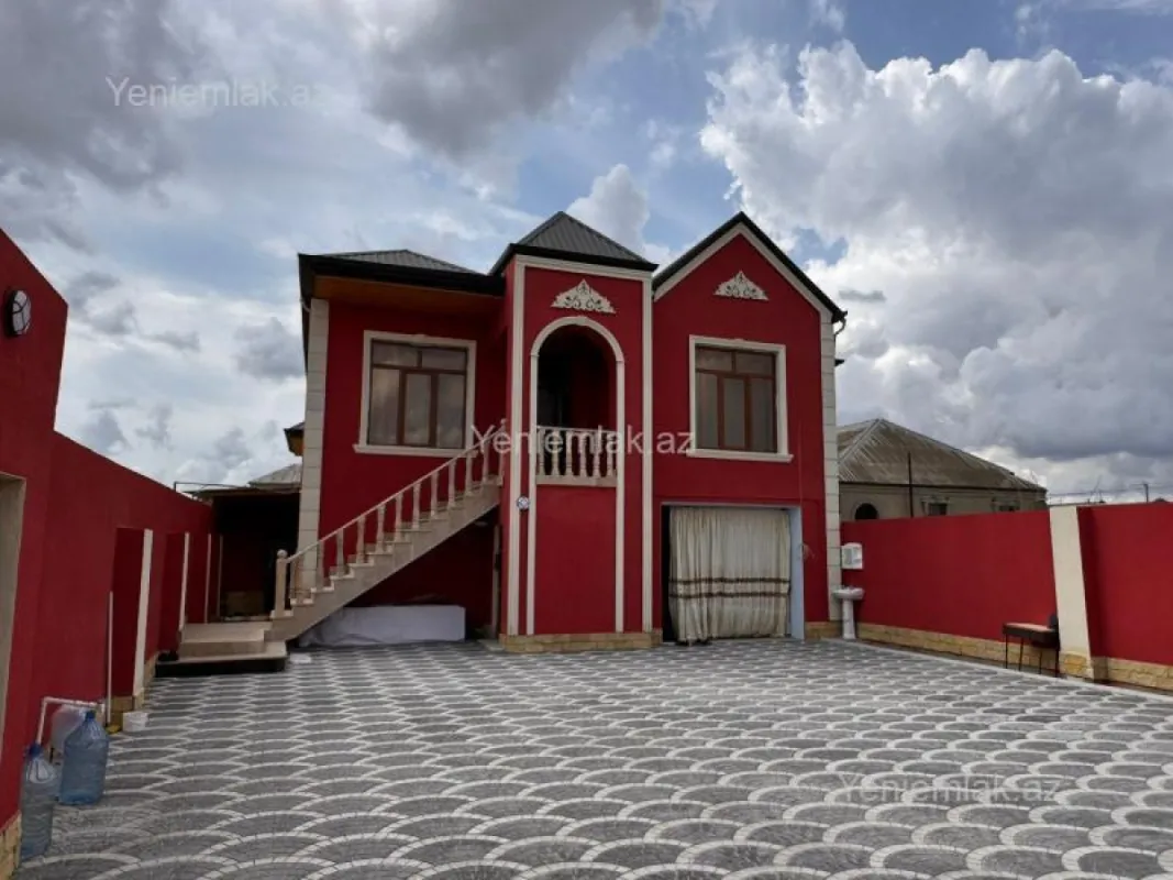 Satılır 8 otaqlı həyət evi 240 m²