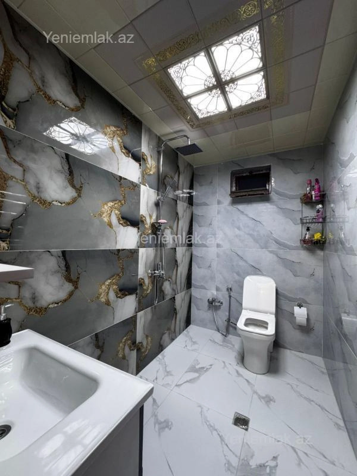 Satılır 8 otaqlı həyət evi 240 m²