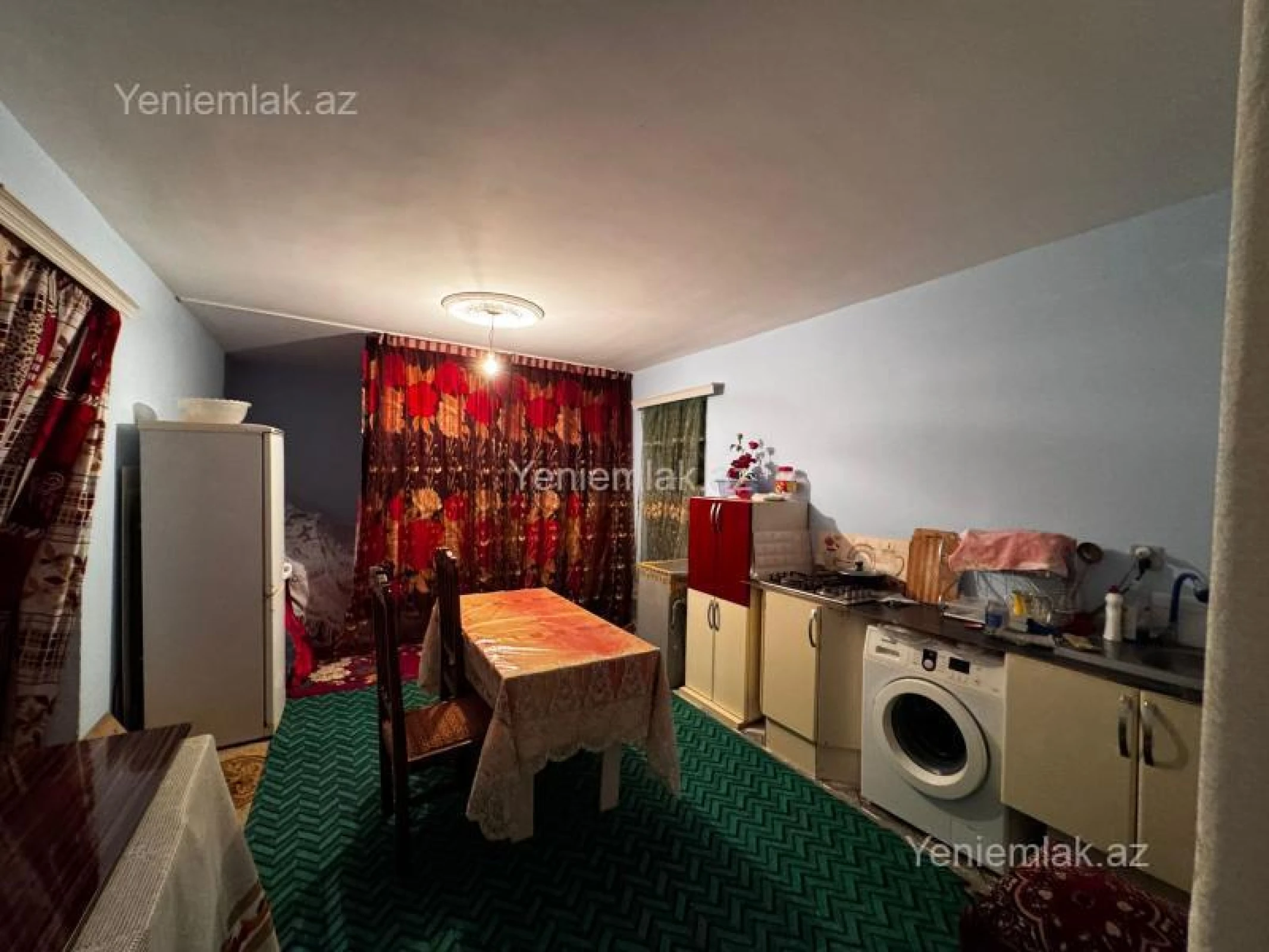 Satılır 8 otaqlı həyət evi 240 m²