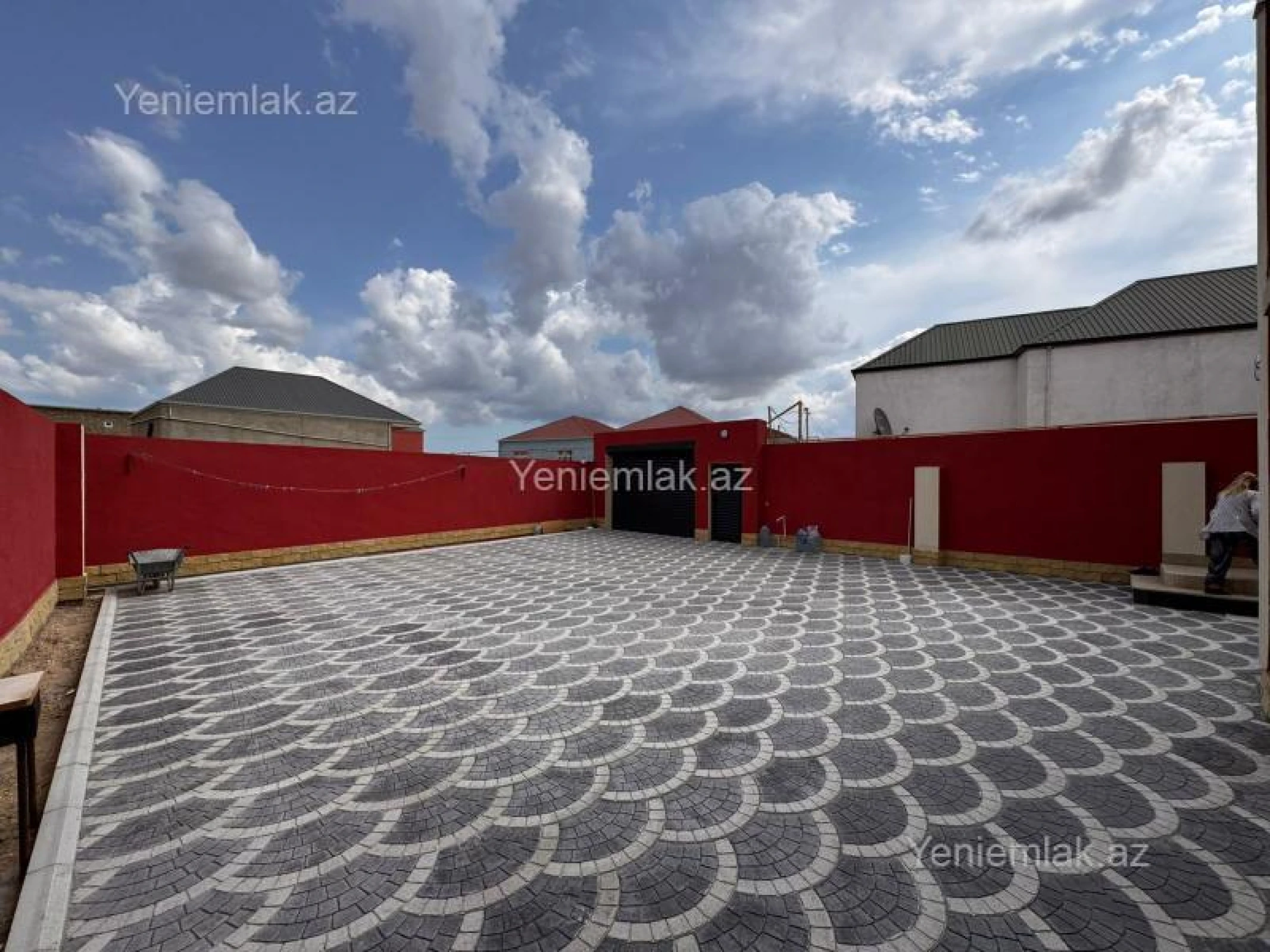 Satılır 8 otaqlı həyət evi 240 m²