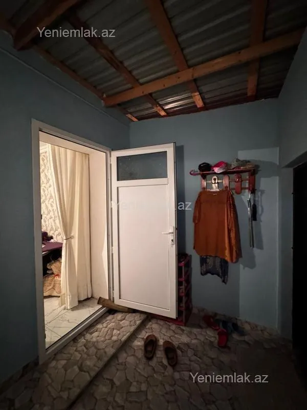 Satılır 8 otaqlı həyət evi 240 m²