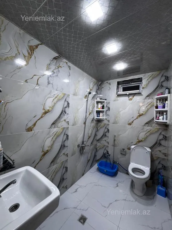 Satılır 8 otaqlı həyət evi 240 m²