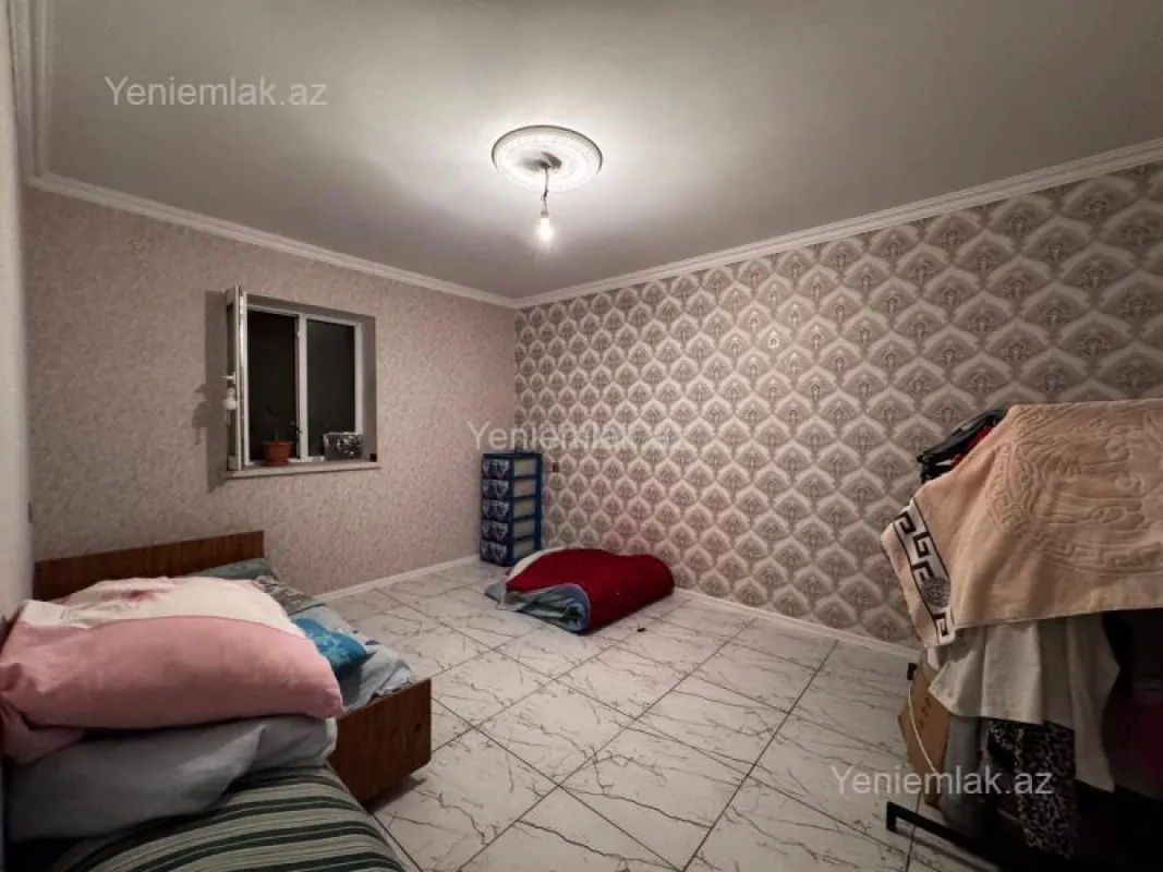 Satılır 8 otaqlı həyət evi 240 m²