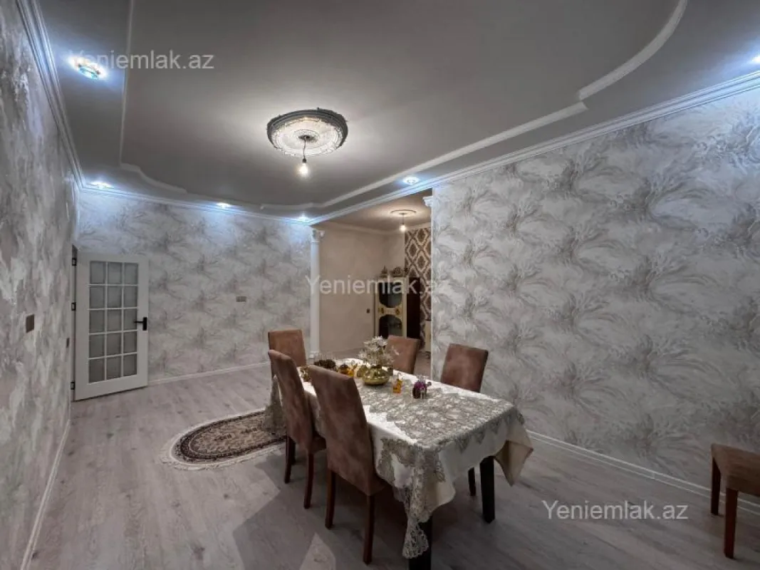 Satılır 8 otaqlı həyət evi 240 m²