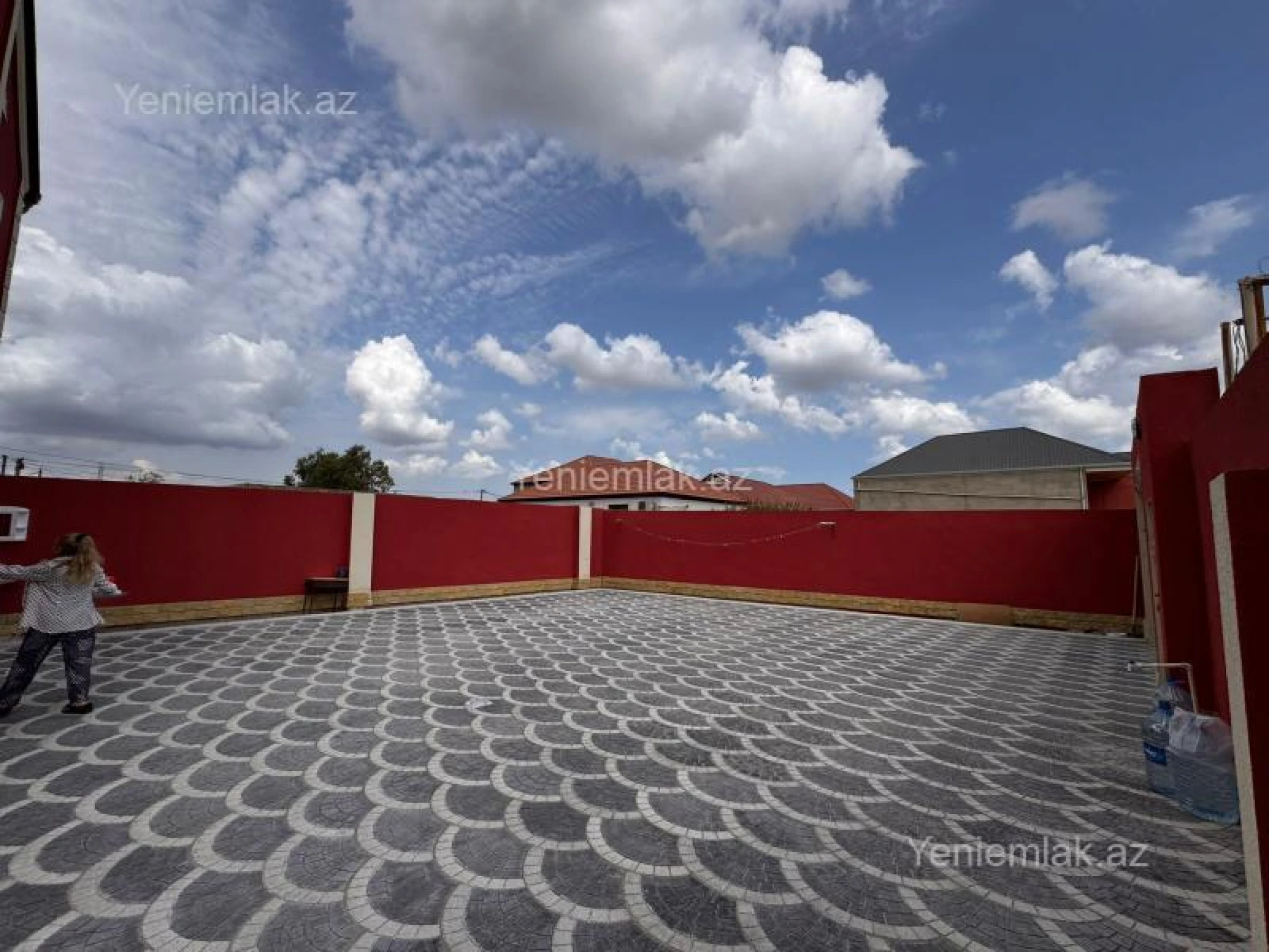 Satılır 8 otaqlı həyət evi 240 m²