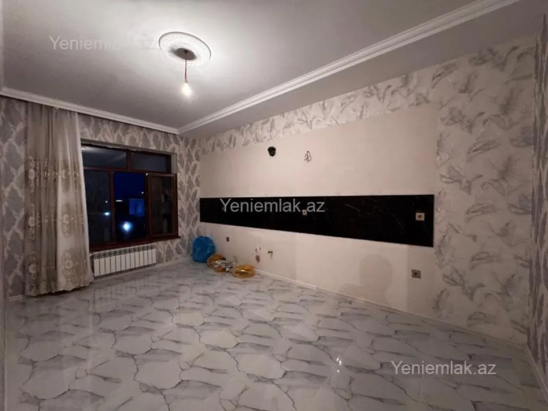 Satılır 8 otaqlı həyət evi 240 m²