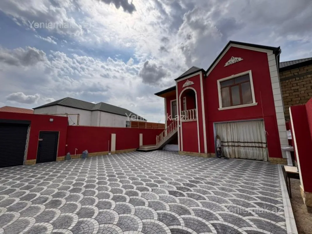 Satılır 8 otaqlı həyət evi 240 m²