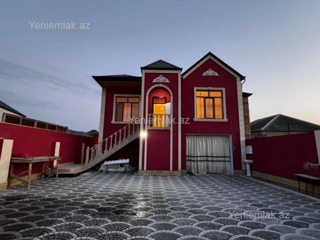 Satılır 8 otaqlı həyət evi 240 m²