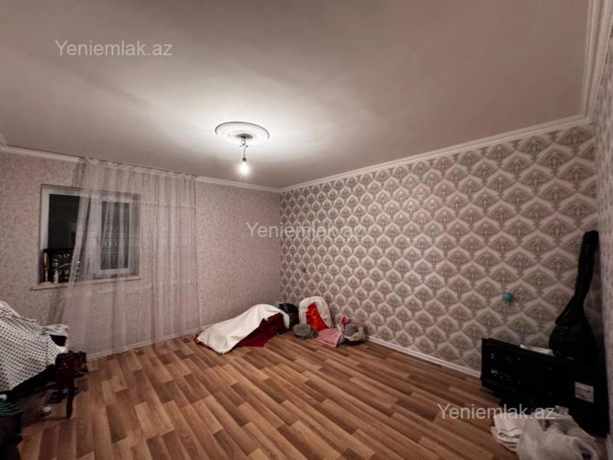 Satılır 8 otaqlı həyət evi 240 m²